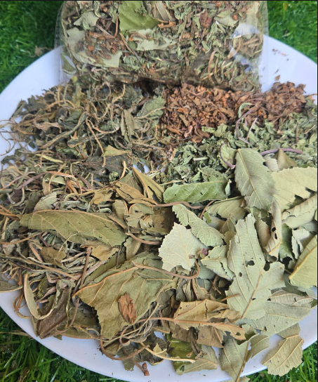 Mixed Dried Leaves (Forage Blend)